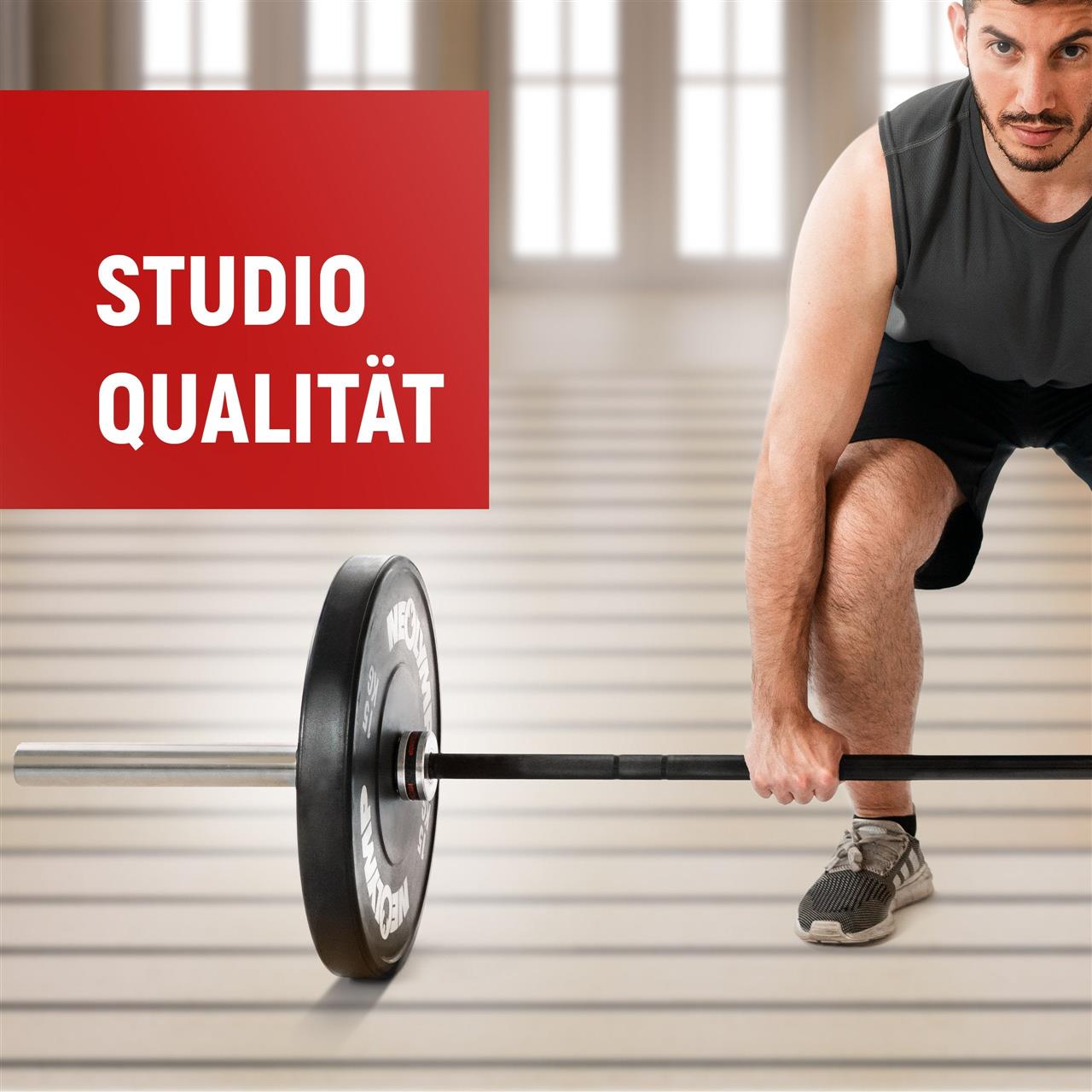 Mann hebt eine Langhantel mit Neolymp Gewichtsscheiben in Studioqualität, ideal für professionelles Krafttraining.