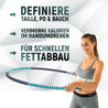 Frau in grauem Sportoutfit mit blau-grün gestreiftem Hula-Hoop-Reifen. Text: 'Definiere Taille, Po & Bauch. Verbrenne Kalorien im Handumdrehen. Für schnellen Fettabbau.'