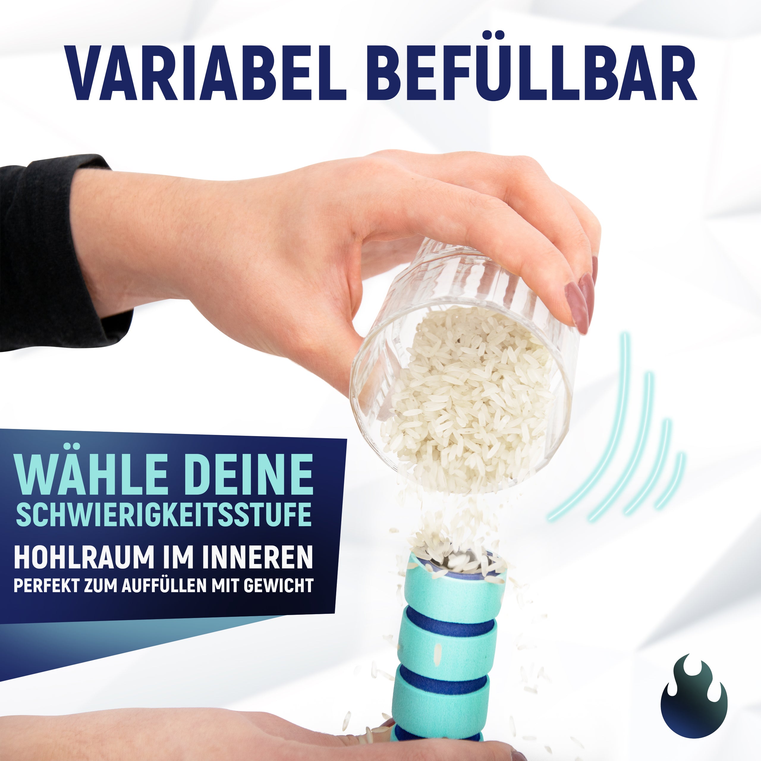 Hand füllt Reis in ein variabel befüllbares Fitnessgerät. Text: 'Variabel befüllbar - Wähle deine Schwierigkeitsstufe. Hohlraum im Inneren, perfekt zum Auffüllen mit Gewicht.'